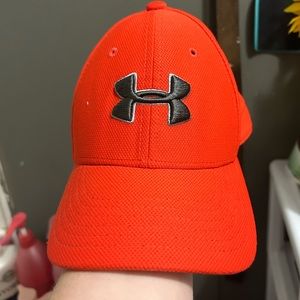 EUC Under Armor red youth fitted hat size youth s/m